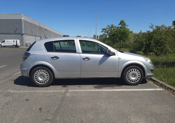 Opel Astra cena 16300 przebieg: 170000, rok produkcji 2009 z Bydgoszcz małe 92